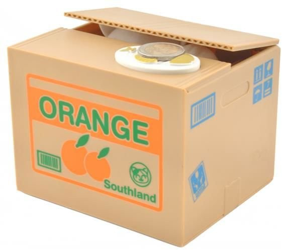 Katze kommt um sich die Münze zu holen