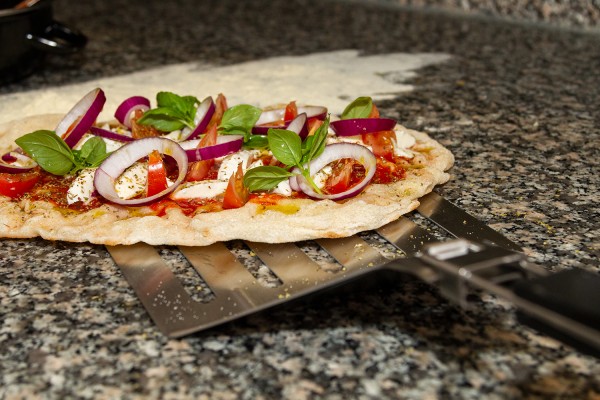 Pizza-Back Set: Pizzastein 33cm inkl. Halter und Pizzaschaufel